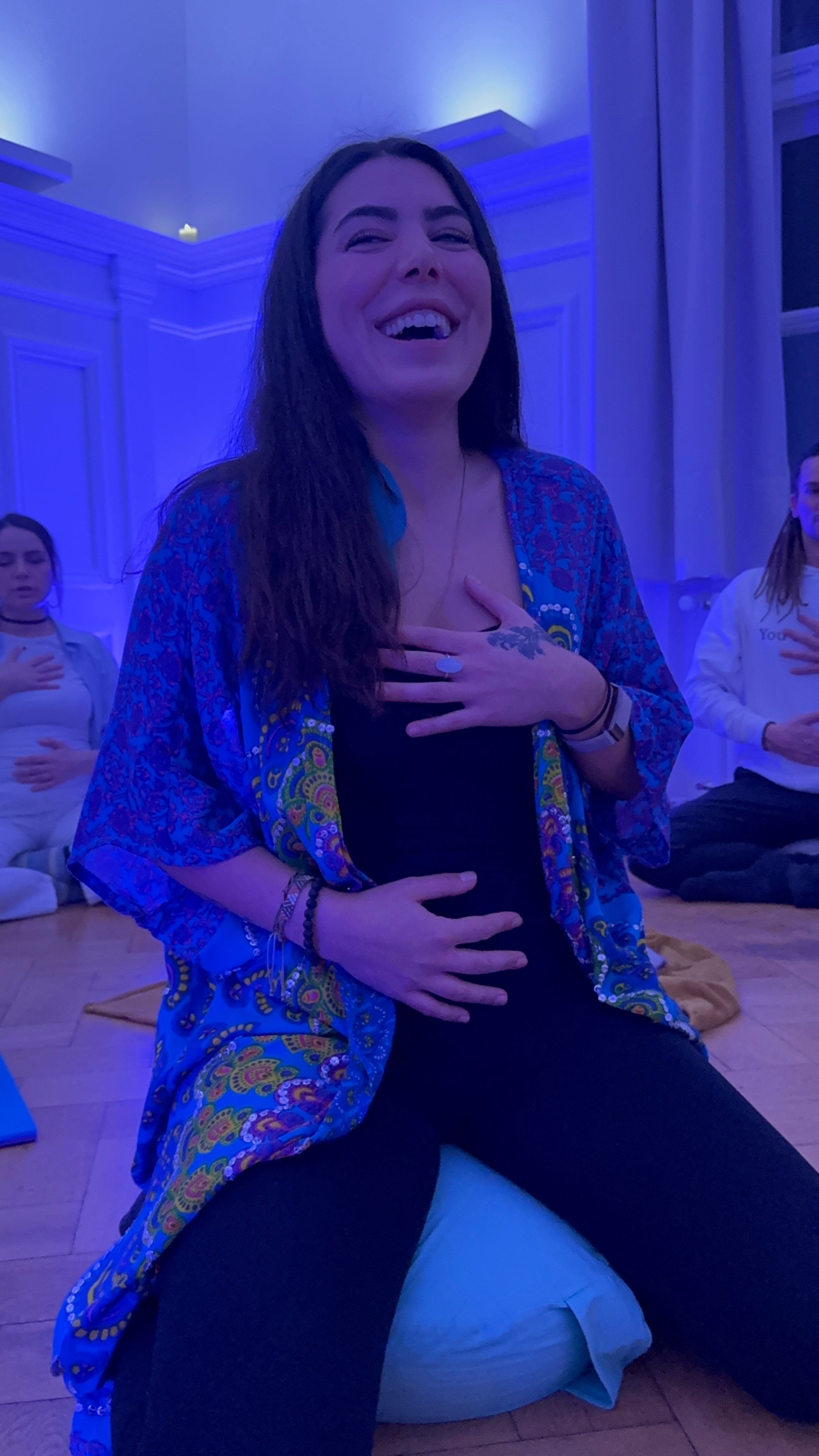 Ekin Sahin während einer Breathwork-Session