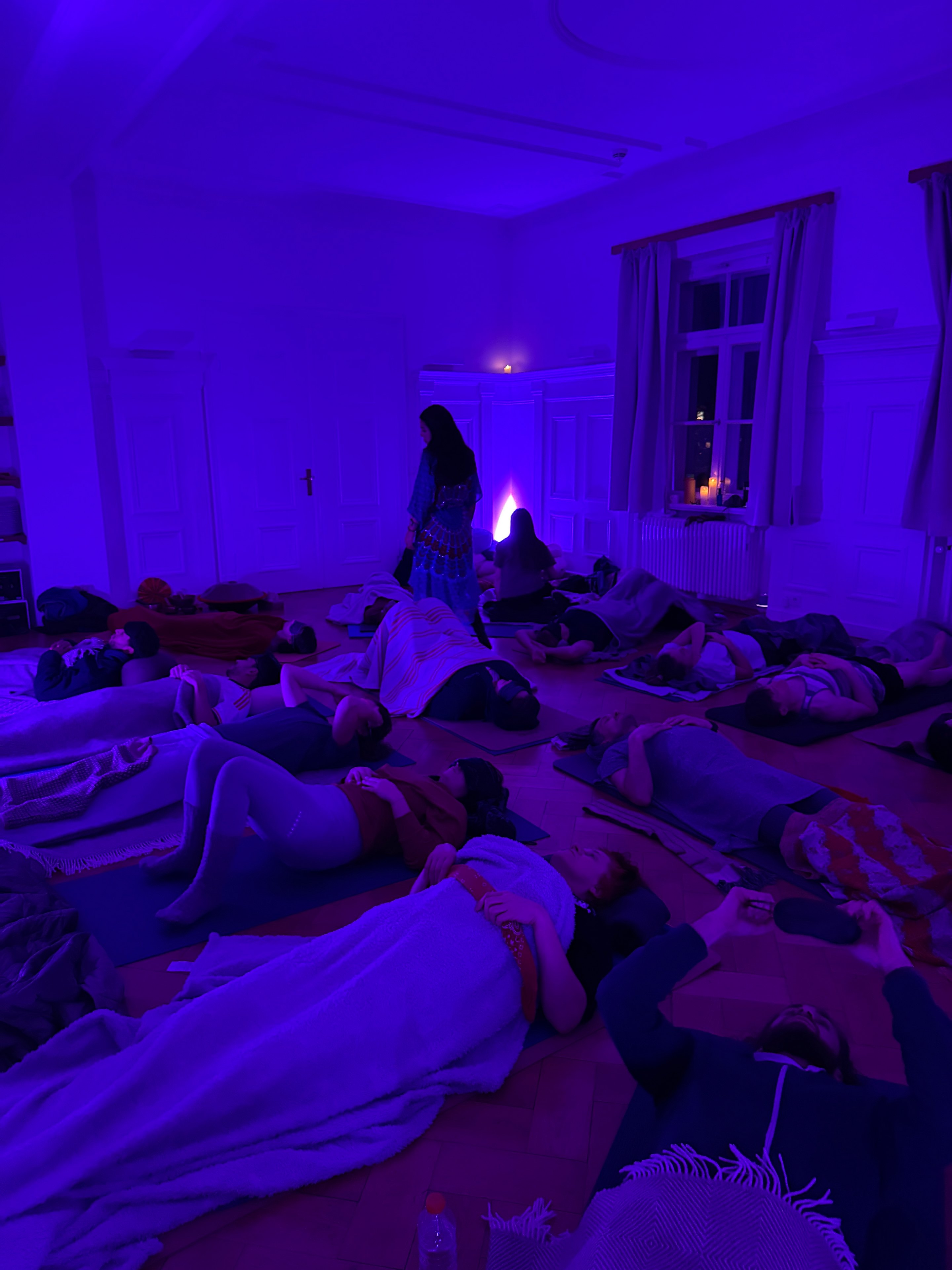 Gemeinsame Breathwork-Session in ruhiger Atmosphäre
